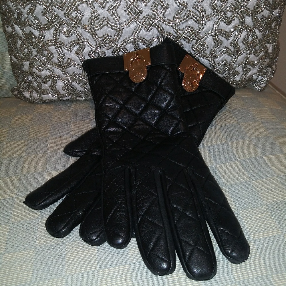 Michael Kors quilted Hamilton lock leather gloves